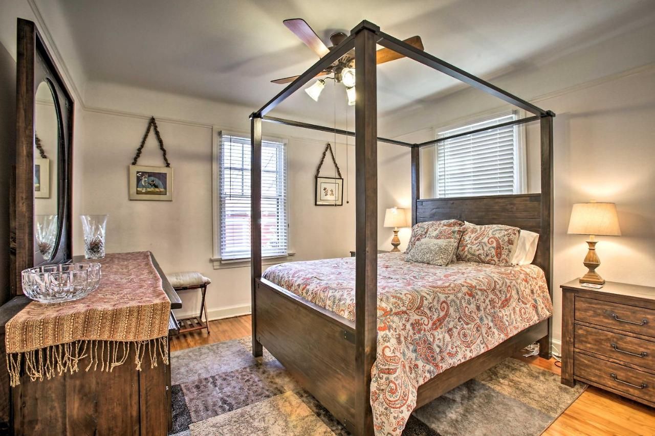 Soul & Style! Duplex Near French Quarter W/ Porch Holiday home