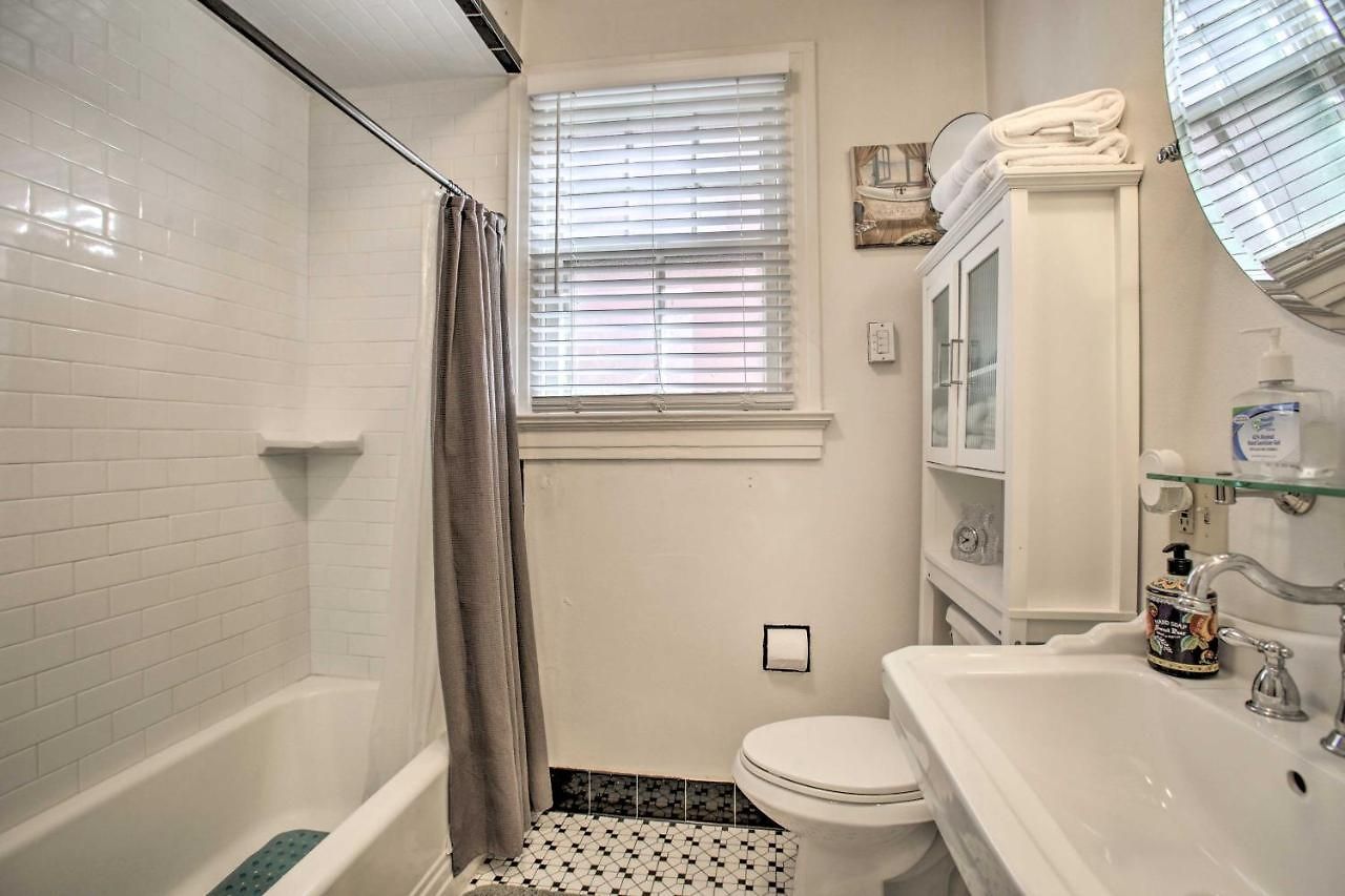 Soul & Style! Duplex Near French Quarter W/ Porch Holiday home *