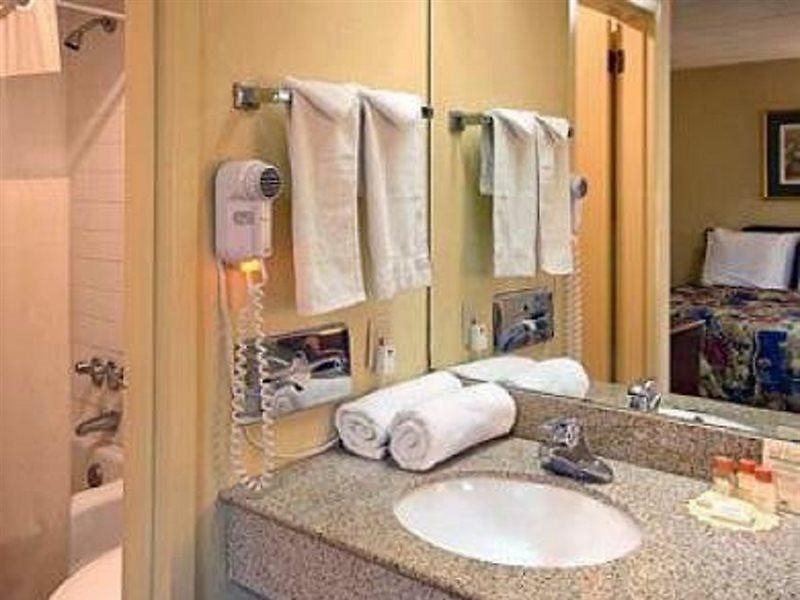 The Canal Street Plaza Hotel