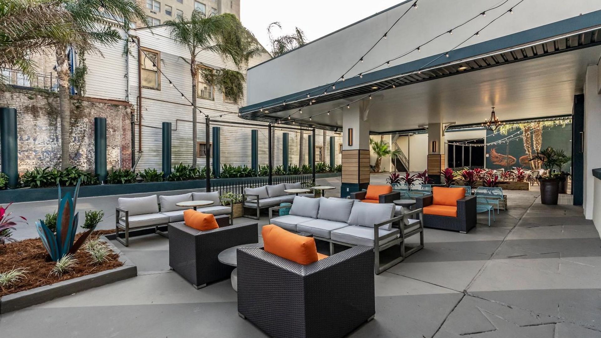 St Charles Coach House, An Ascend Collection Hotel 5*