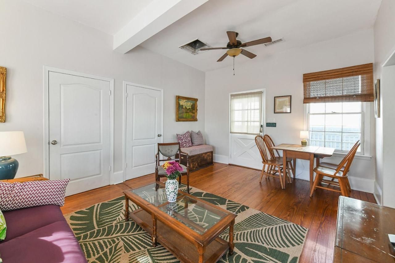 Montgomery House Aparthotel 4*