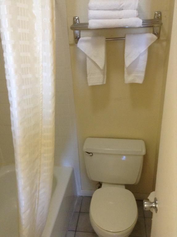Super 8 By Wyndham Hotel 2*