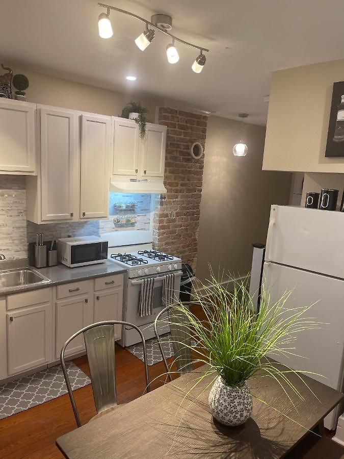 Pr10 Holy Cross Oasis 30 Day Minimum Guest house