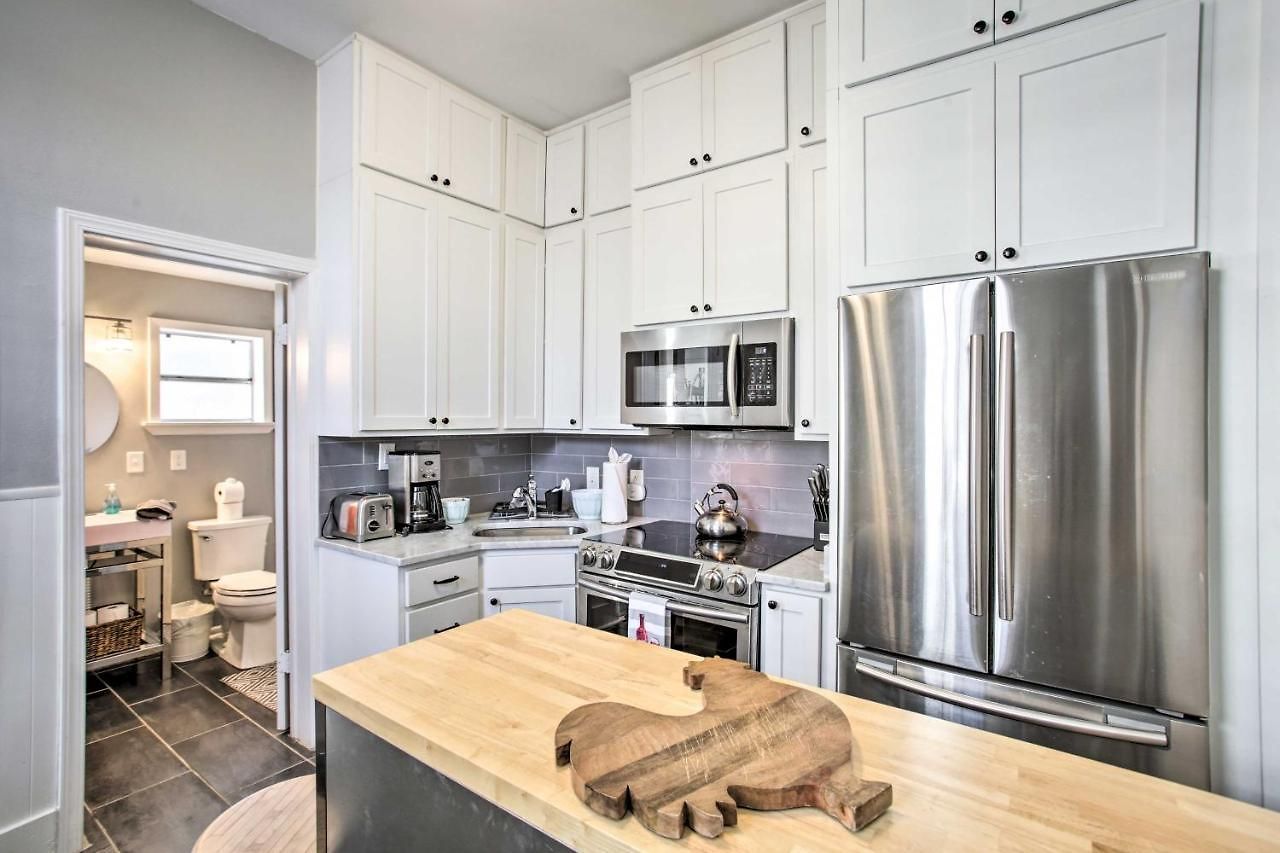 Uptown Nola On Magazine Street W/ Backyard! Apartment New Orleans