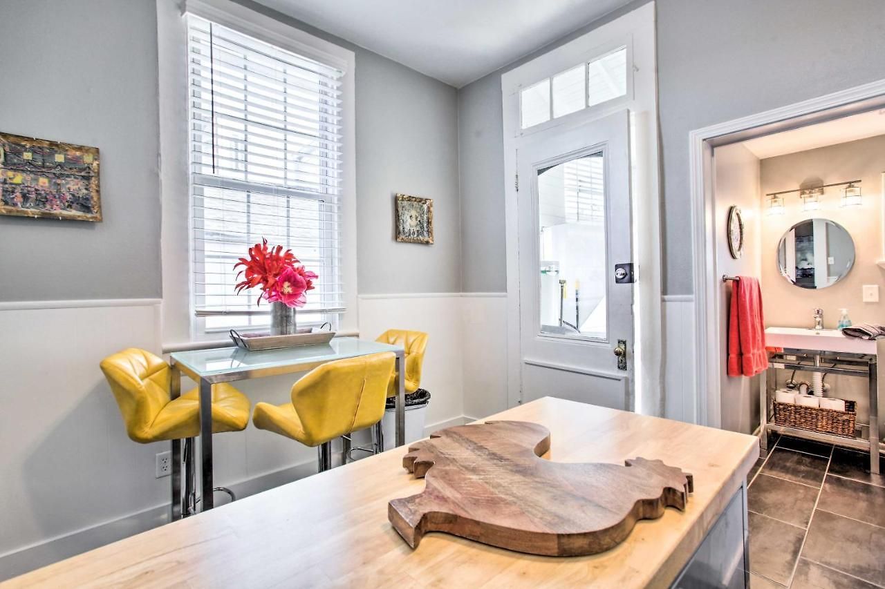 Uptown Nola On Magazine Street W/ Backyard! * New Orleans