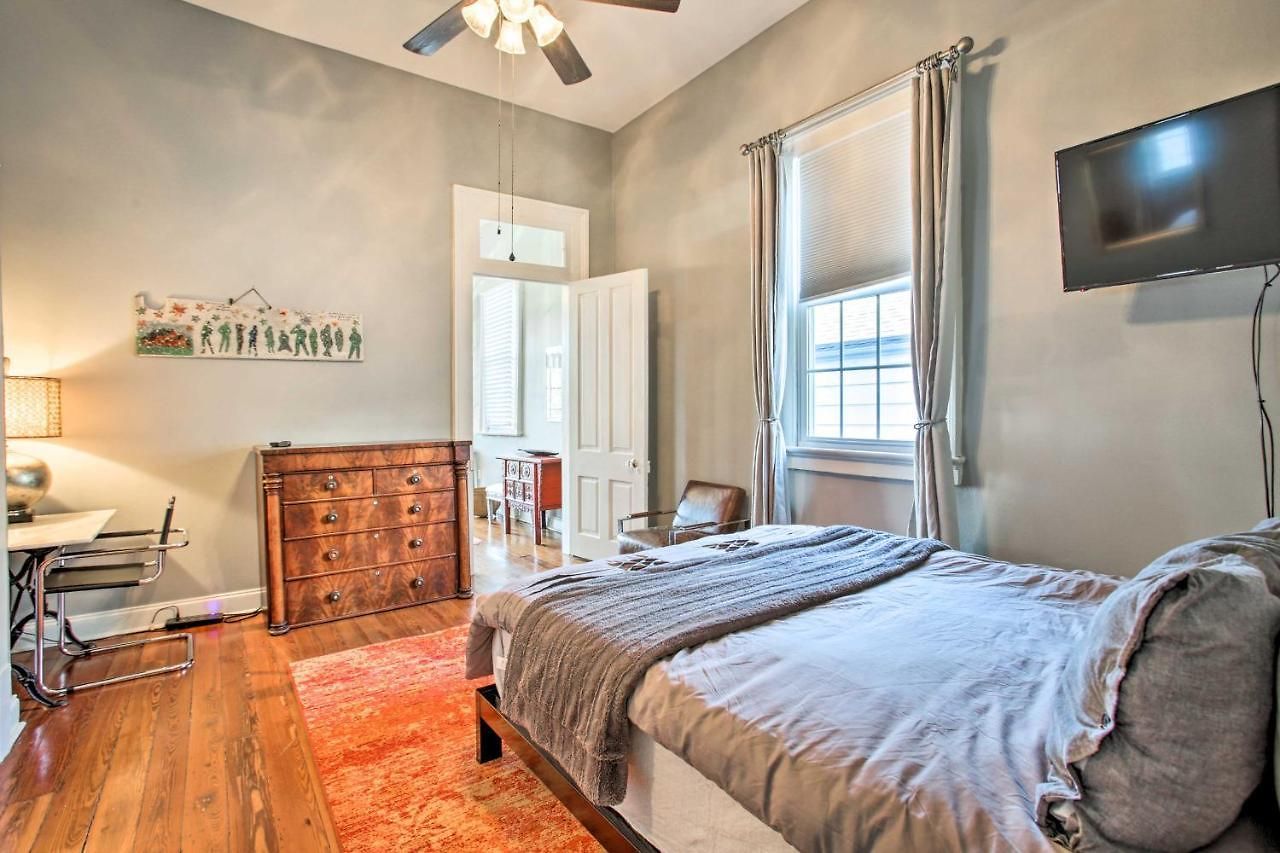 Uptown Nola On Magazine Street W/ Backyard! * New Orleans