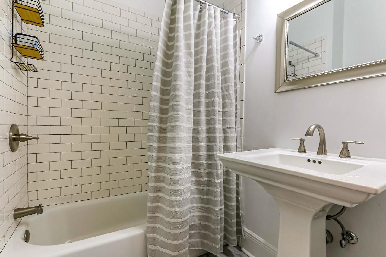Private 2br In Uptown By Hosteeva Apartment