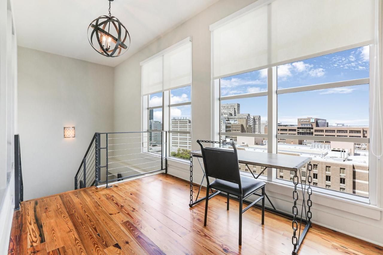 Modern & Fully Furnished In The Heart Of The Apartment *