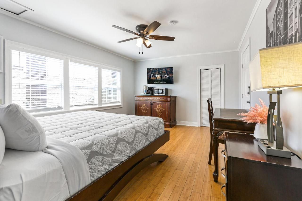 Comfortable Rooms Near All Nola Hot Spots *