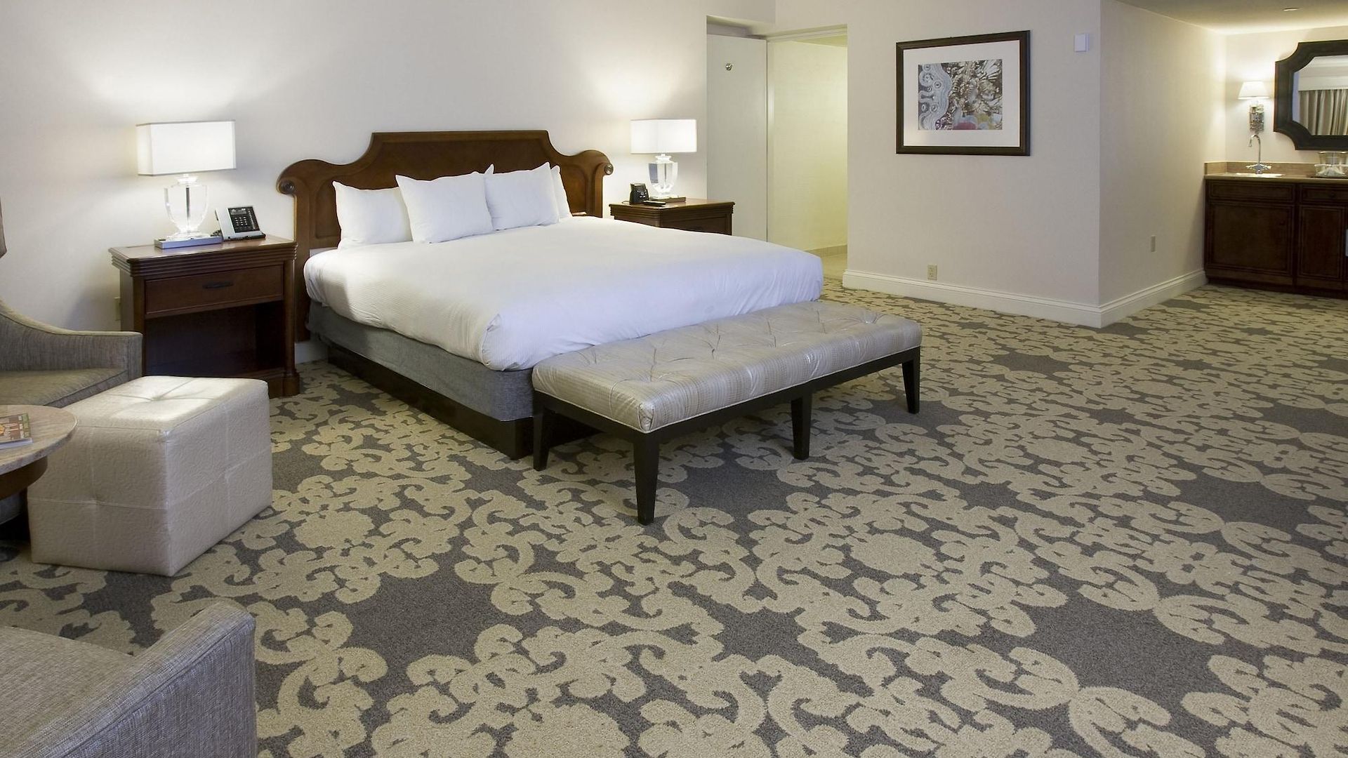 Hilton Riverside Hotel 4*