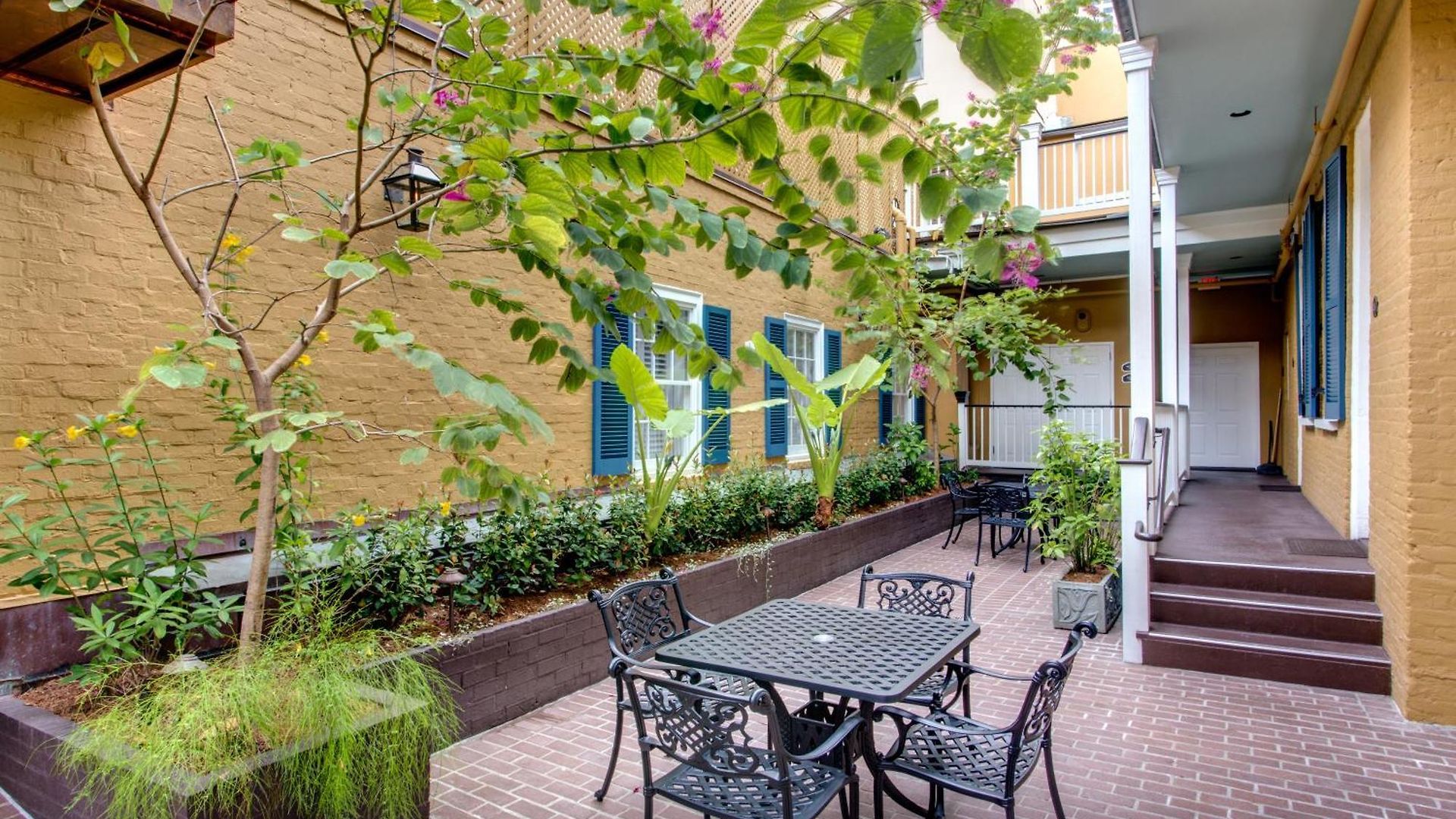 Mazarin Hotel