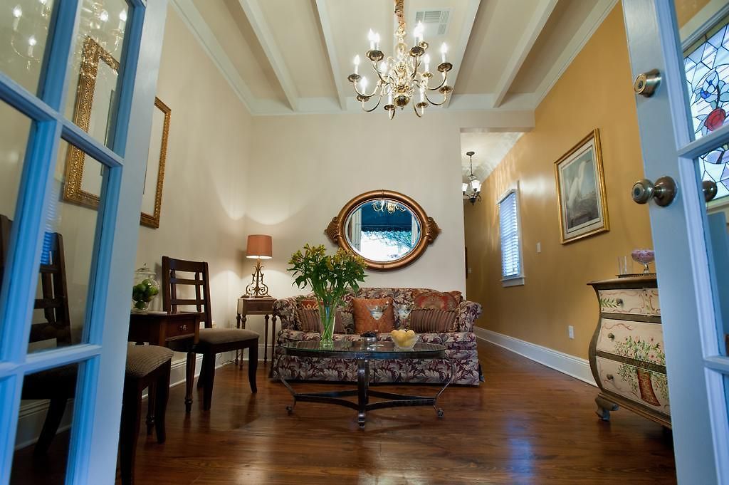 Inn Jazz Quarters