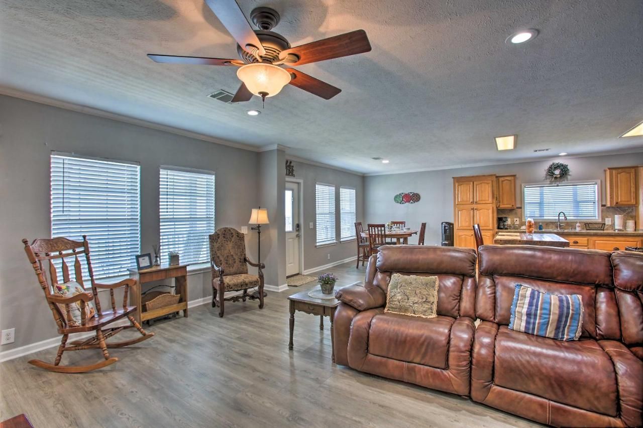 Waterfront W/ Private Dock & Pier Holiday home