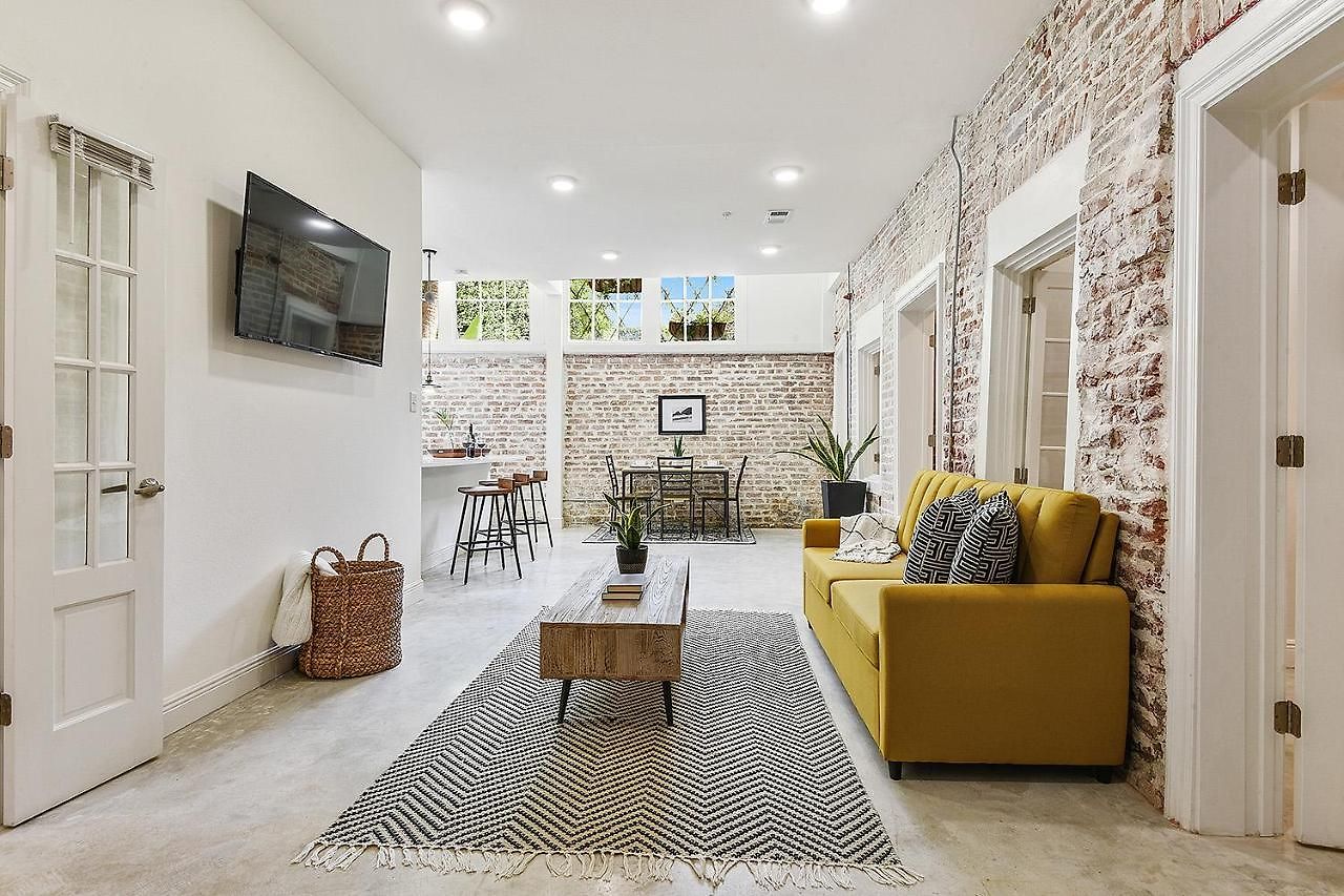 3bd / 6 Guests / Phenomenal Location *
