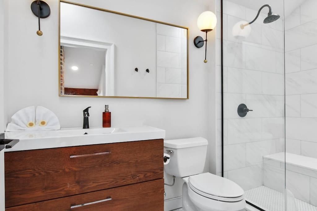 Fab 1838 Garden District 5br With Parking And Balcony New Orleans