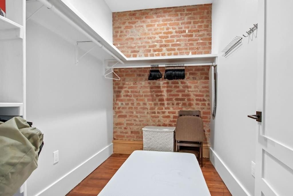 Apartment Fab 1838 Garden District 5br With Parking And Balcony New Orleans