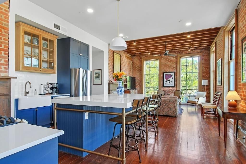 Fab 1838 Garden District 5br With Parking And Balcony New Orleans