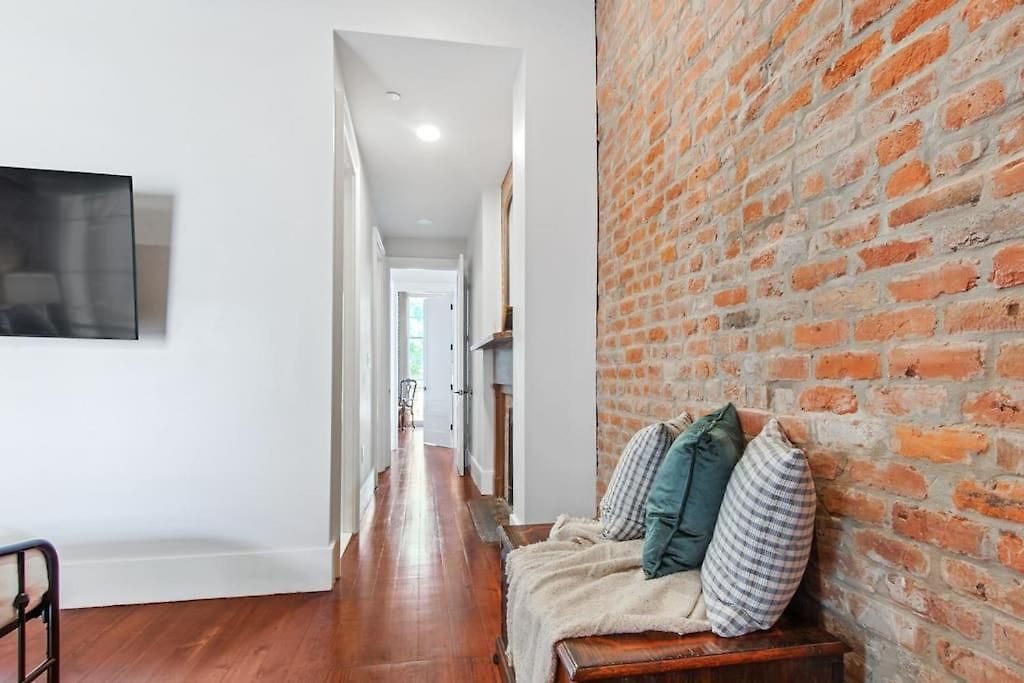 Fab 1838 Garden District 5br With Parking And Balcony Apartment New Orleans