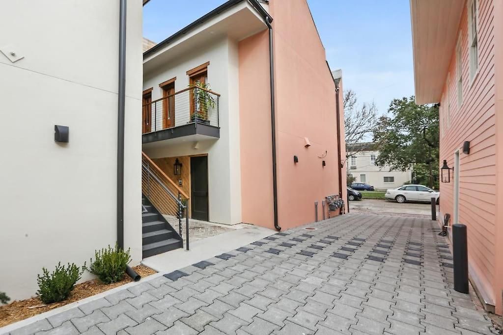 Apartment Fab 1838 Garden District 5br With Parking And Balcony New Orleans