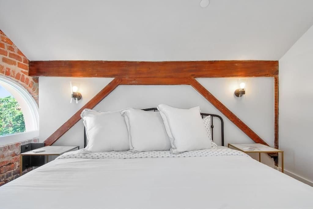Fab 1838 Garden District 5br With Parking And Balcony Apartment