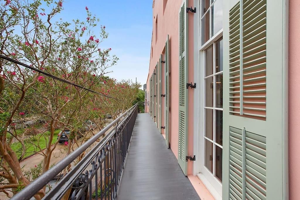 Fab 1838 Garden District 5br With Parking And Balcony Apartment New Orleans