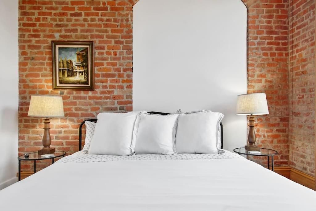 Fab 1838 Garden District 5br With Parking And Balcony Apartment New Orleans