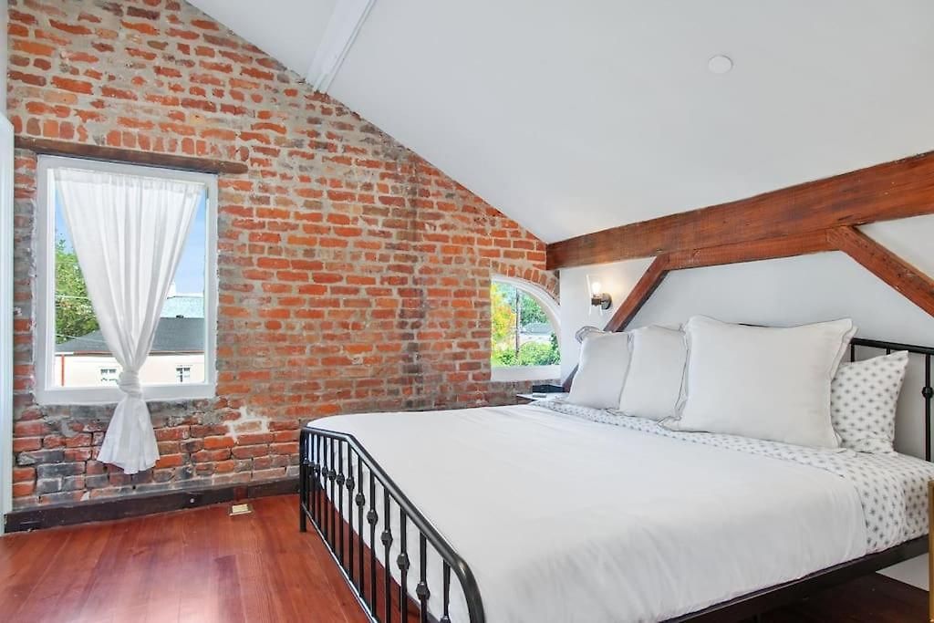Apartment Fab 1838 Garden District 5br With Parking And Balcony New Orleans