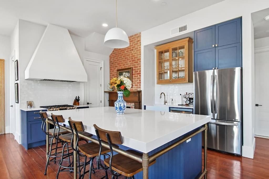Fab 1838 Garden District 5br With Parking And Balcony Apartment