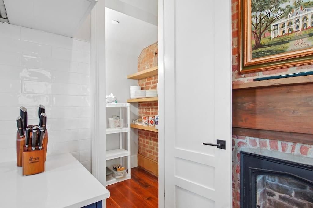 Fab 1838 Garden District 5br With Parking And Balcony New Orleans