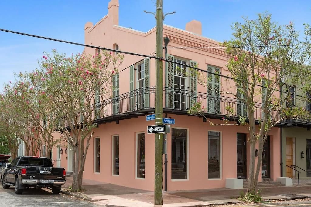 Apartment Fab 1838 Garden District 5br With Parking And Balcony