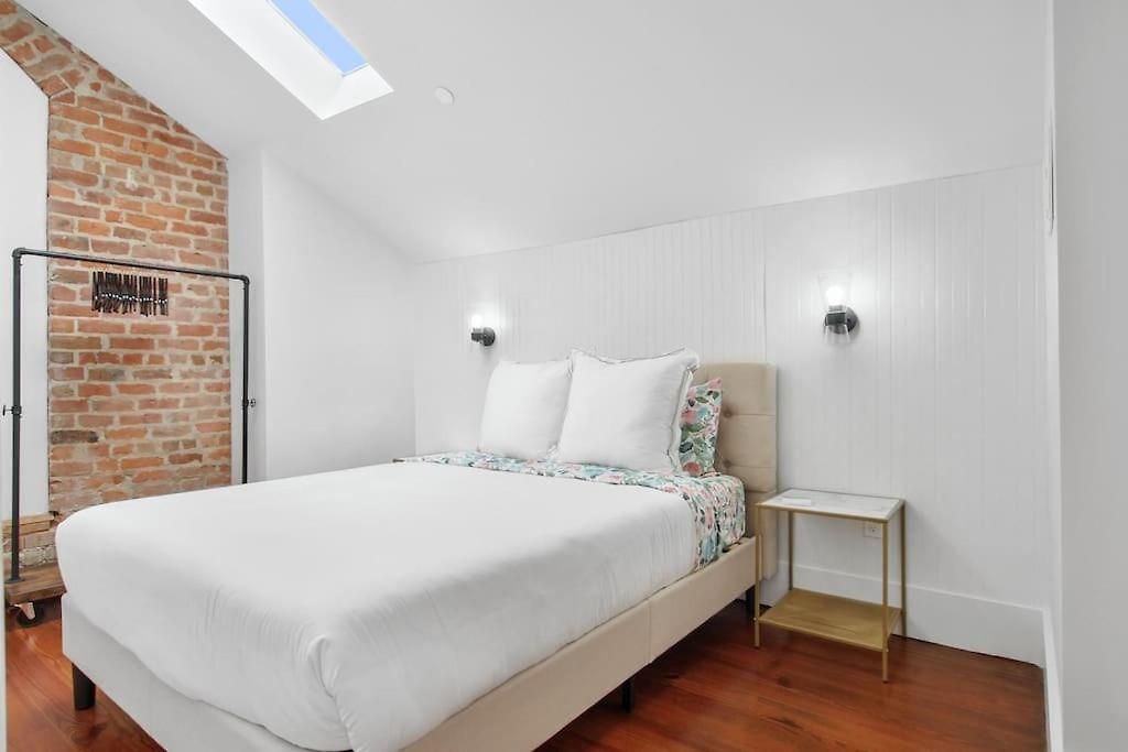 Fab 1838 Garden District 5br With Parking And Balcony Apartment New Orleans