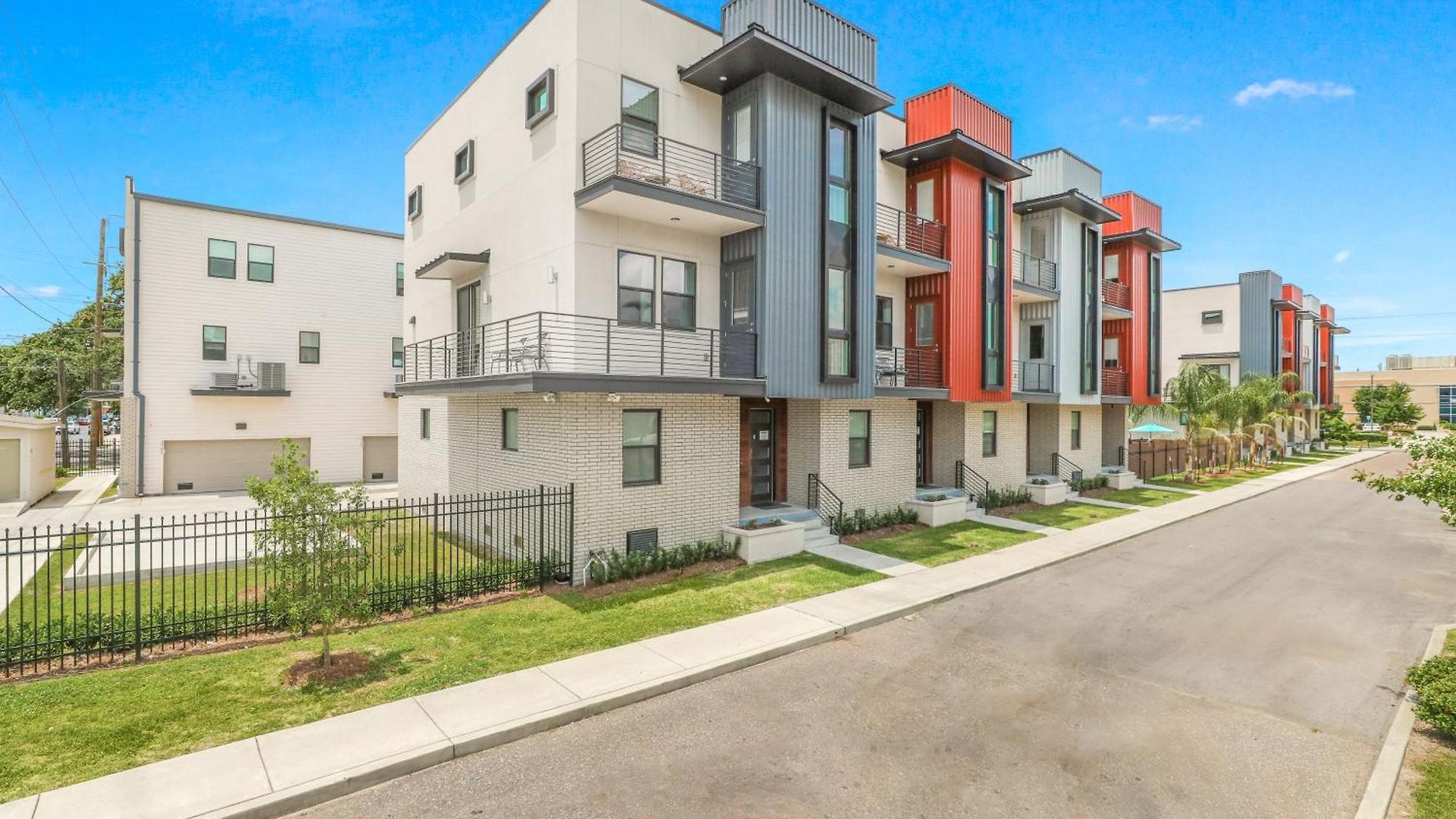 Private Townhouse In A Secure Location *