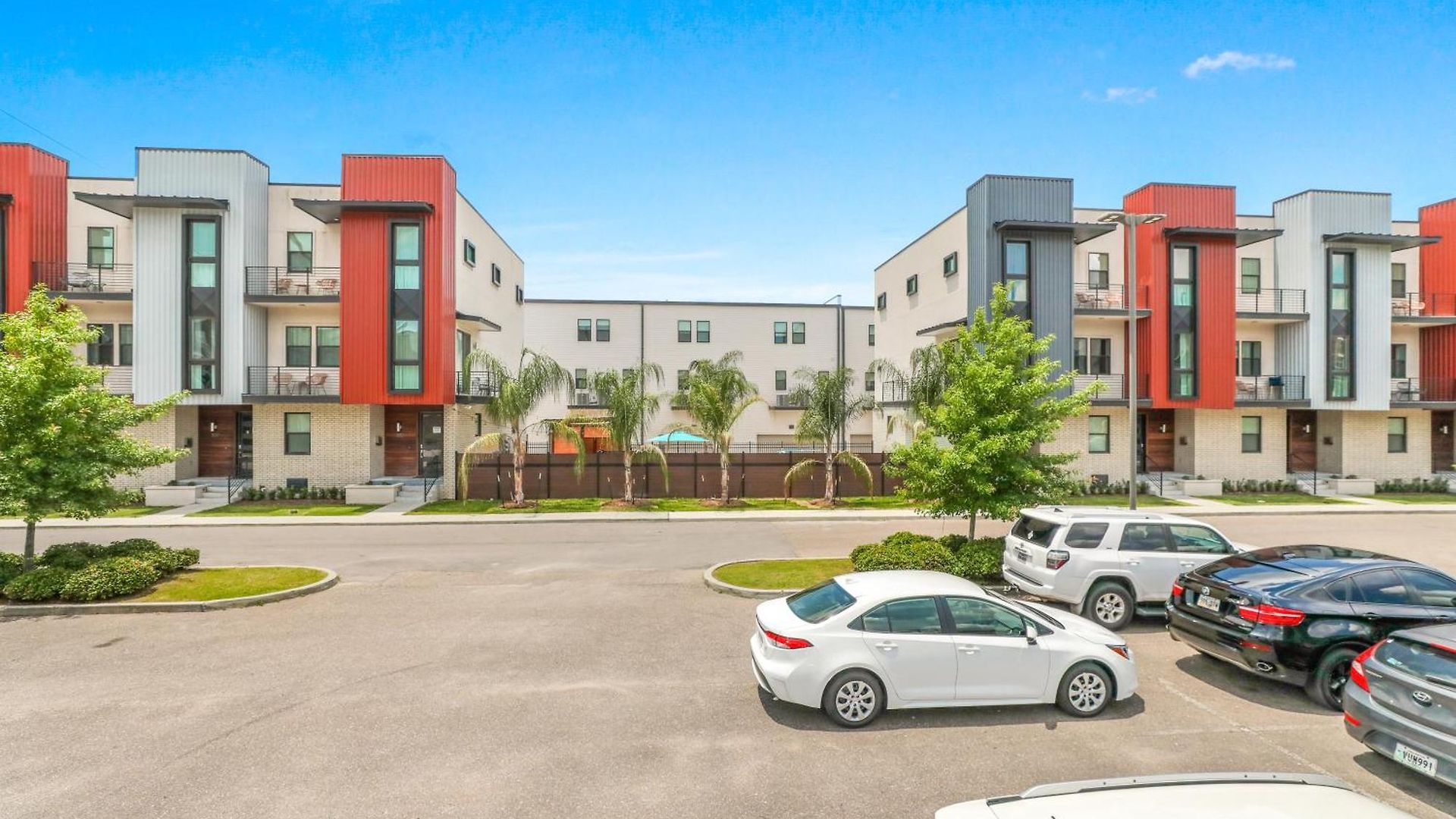 Private Townhouse In A Secure Location * New Orleans