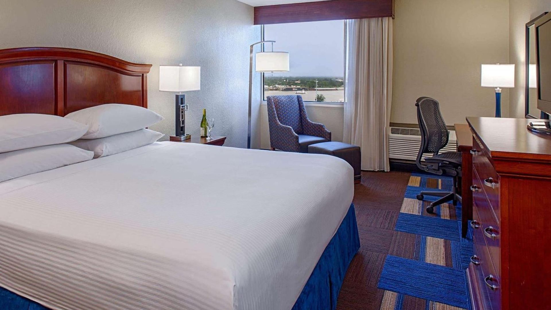 Hotel Wyndham French Quarter 4*