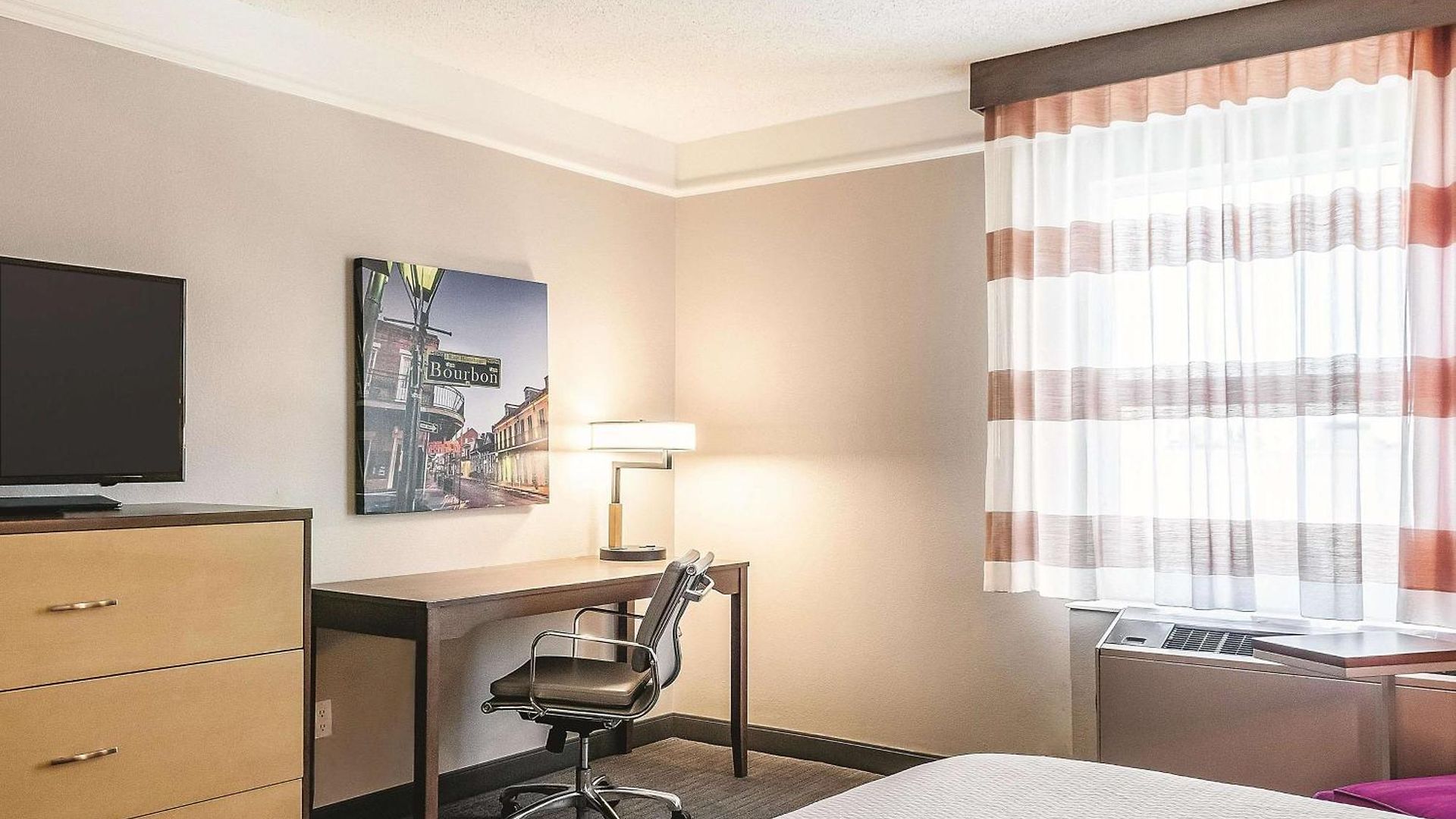 La Quinta & By Wyndham Downtown