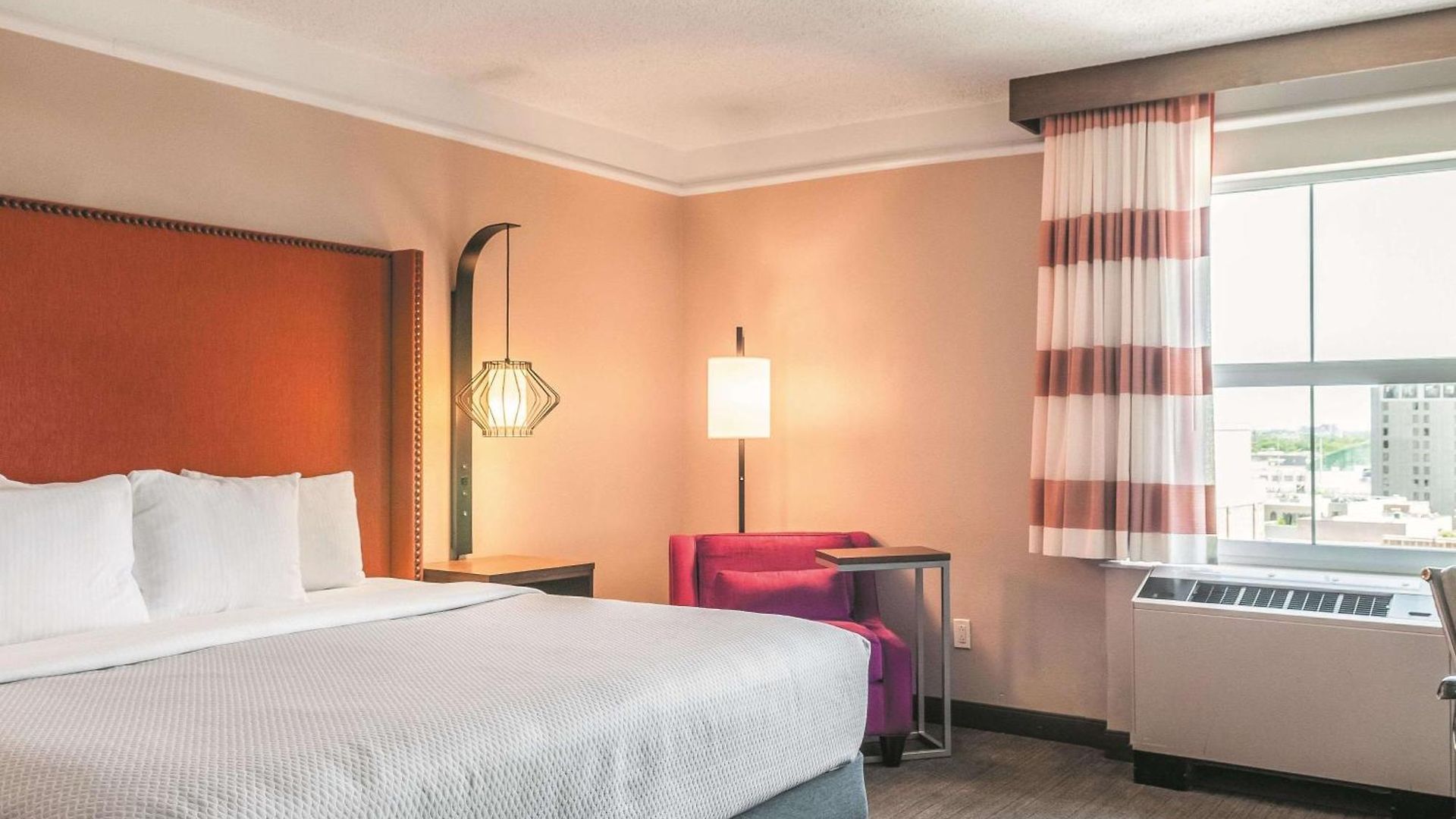 La Quinta & By Wyndham Downtown Hotel