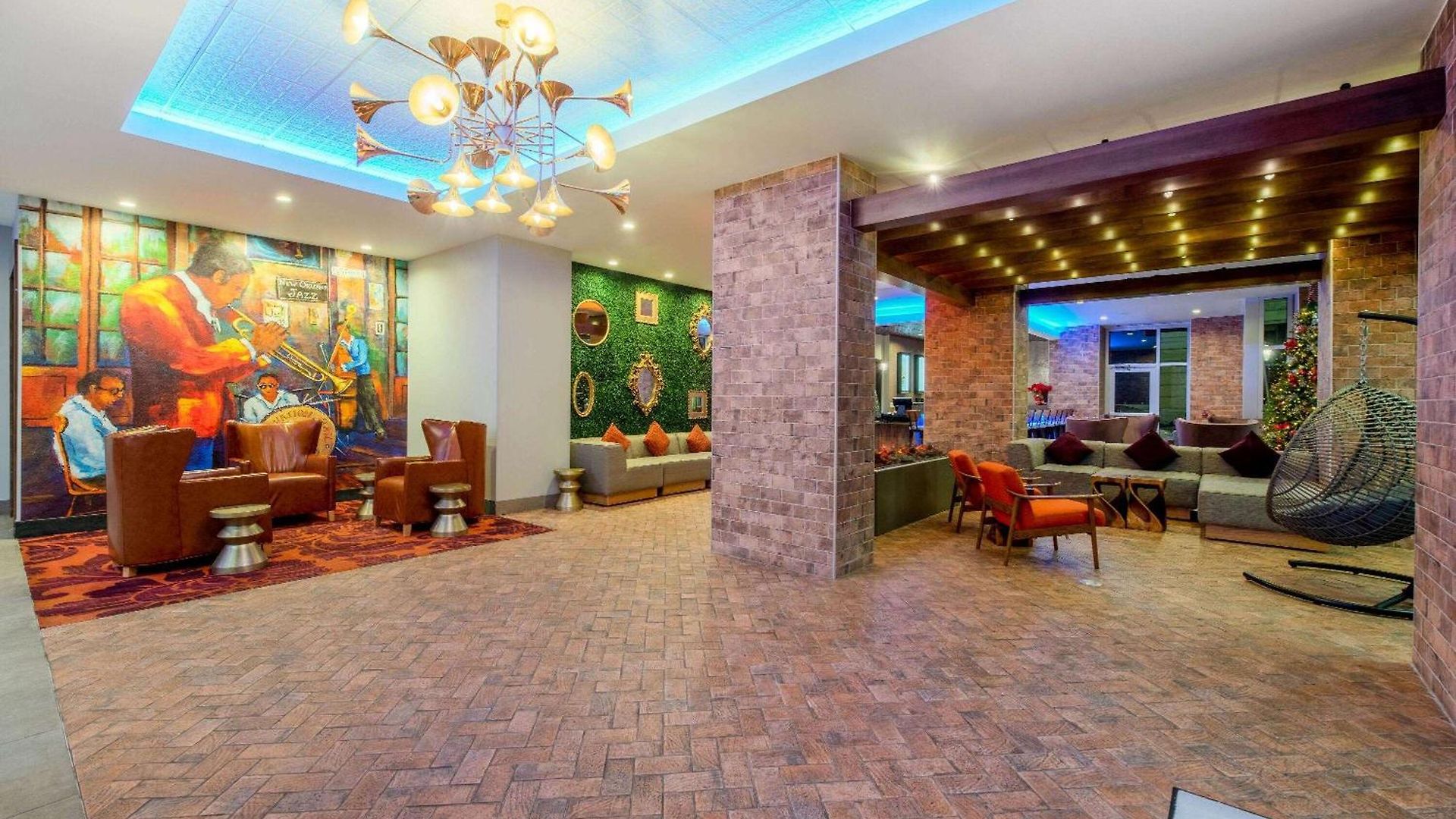 La Quinta & By Wyndham Downtown Hotel