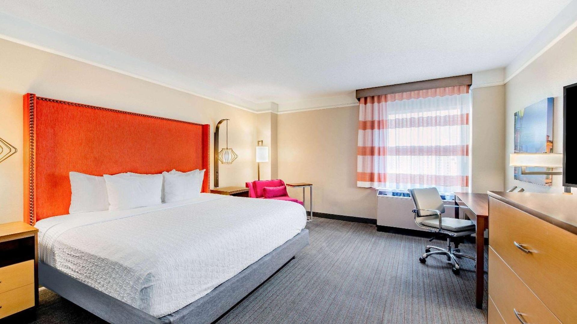 La Quinta & By Wyndham Downtown Hotel New Orleans