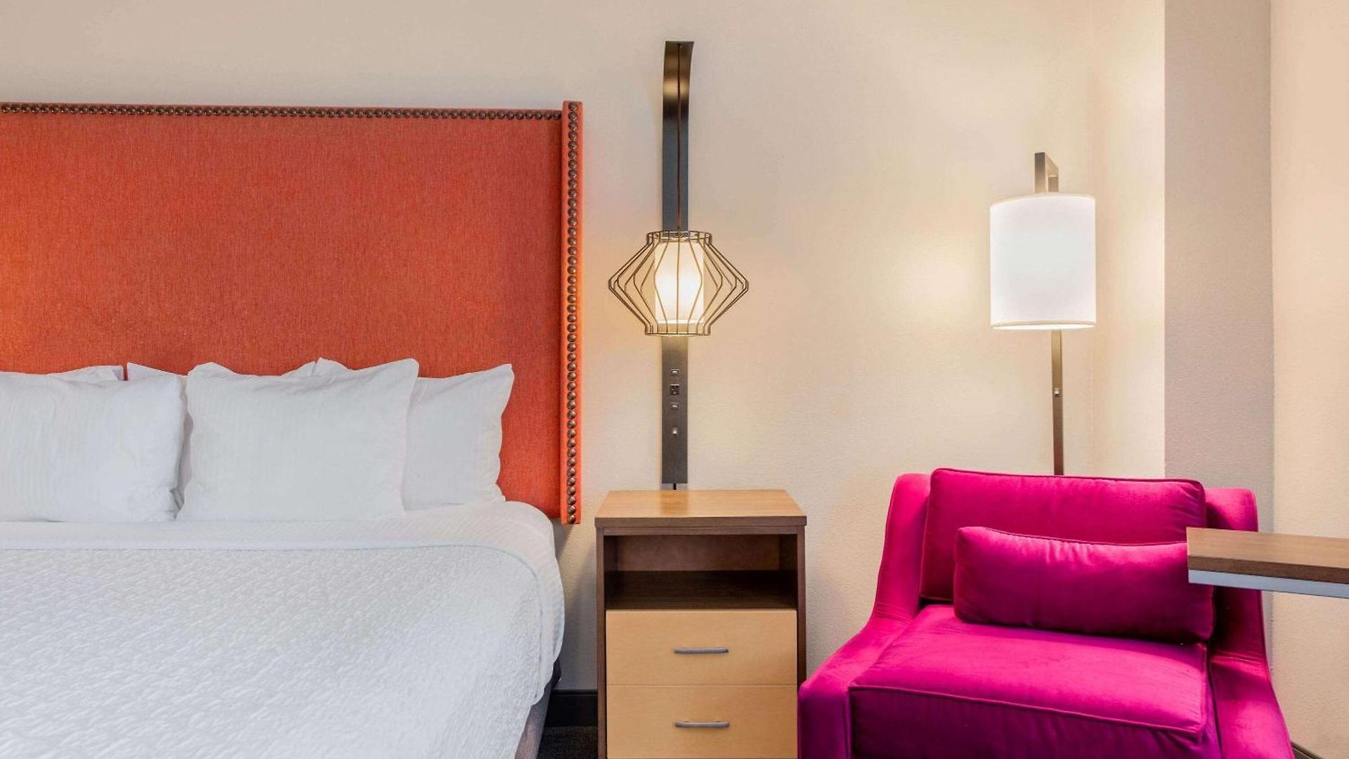Hotel La Quinta & By Wyndham Downtown