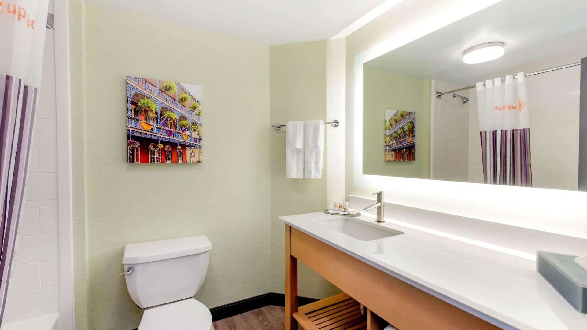 La Quinta & By Wyndham Downtown Hotel