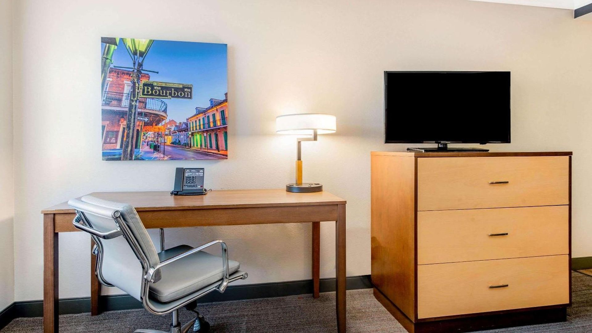 Hotel La Quinta & By Wyndham Downtown New Orleans