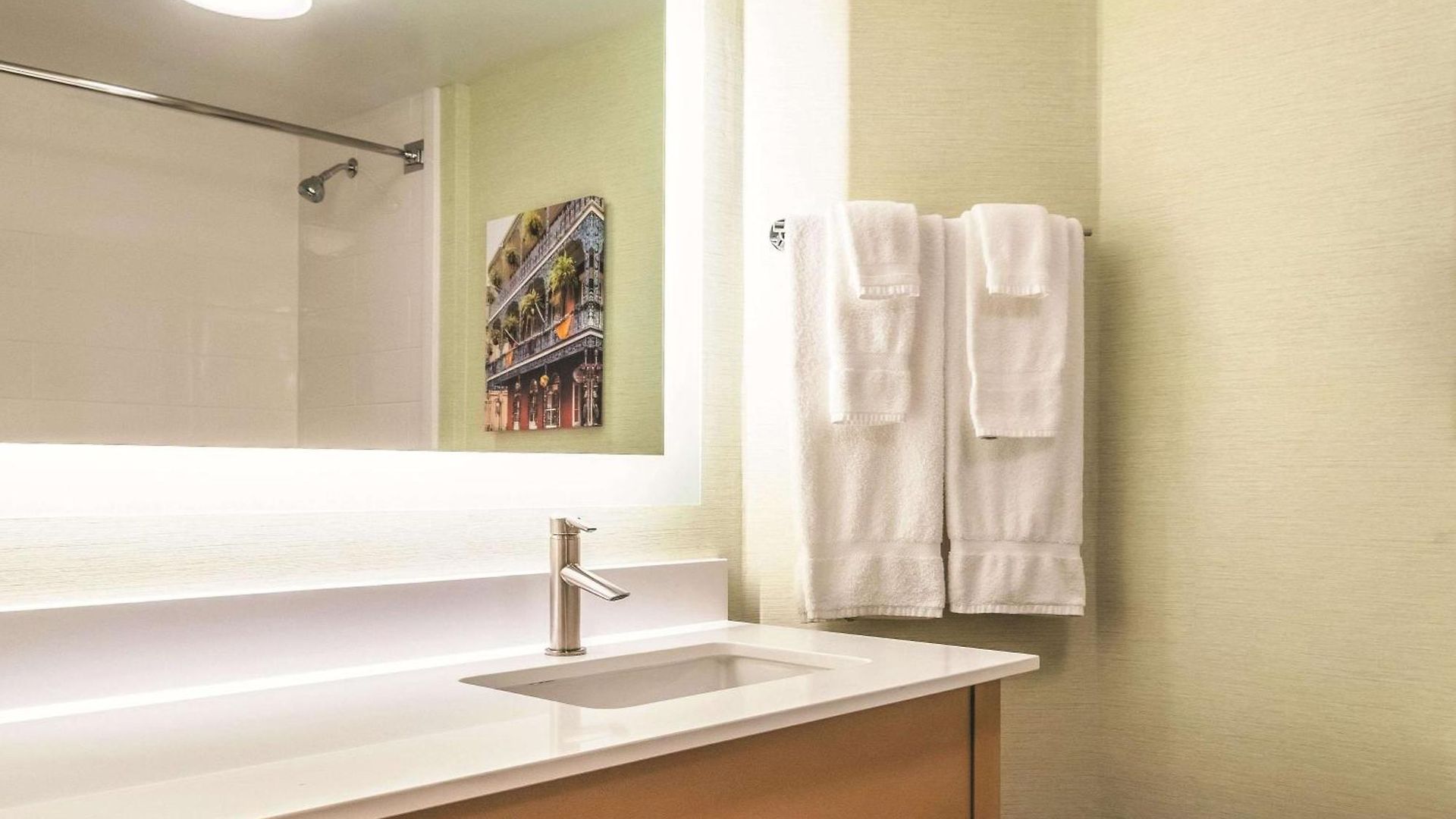 La Quinta & By Wyndham Downtown Hotel