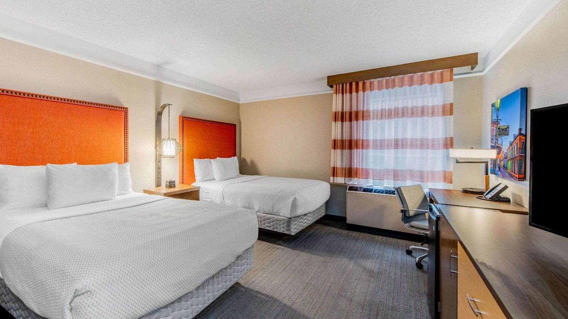 Hotel La Quinta & By Wyndham Downtown