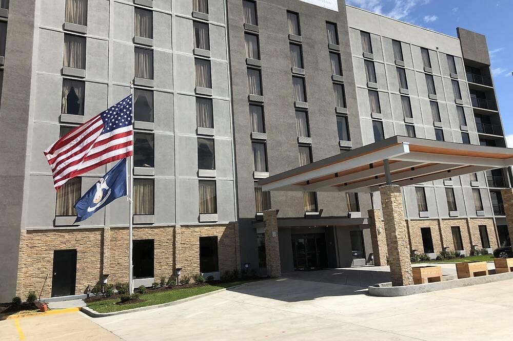 Country & By Radisson, I-10 East, La Hotel