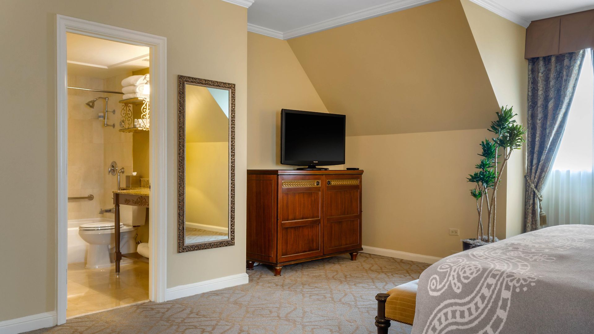 Hotel Omni Royal Orleans 4*