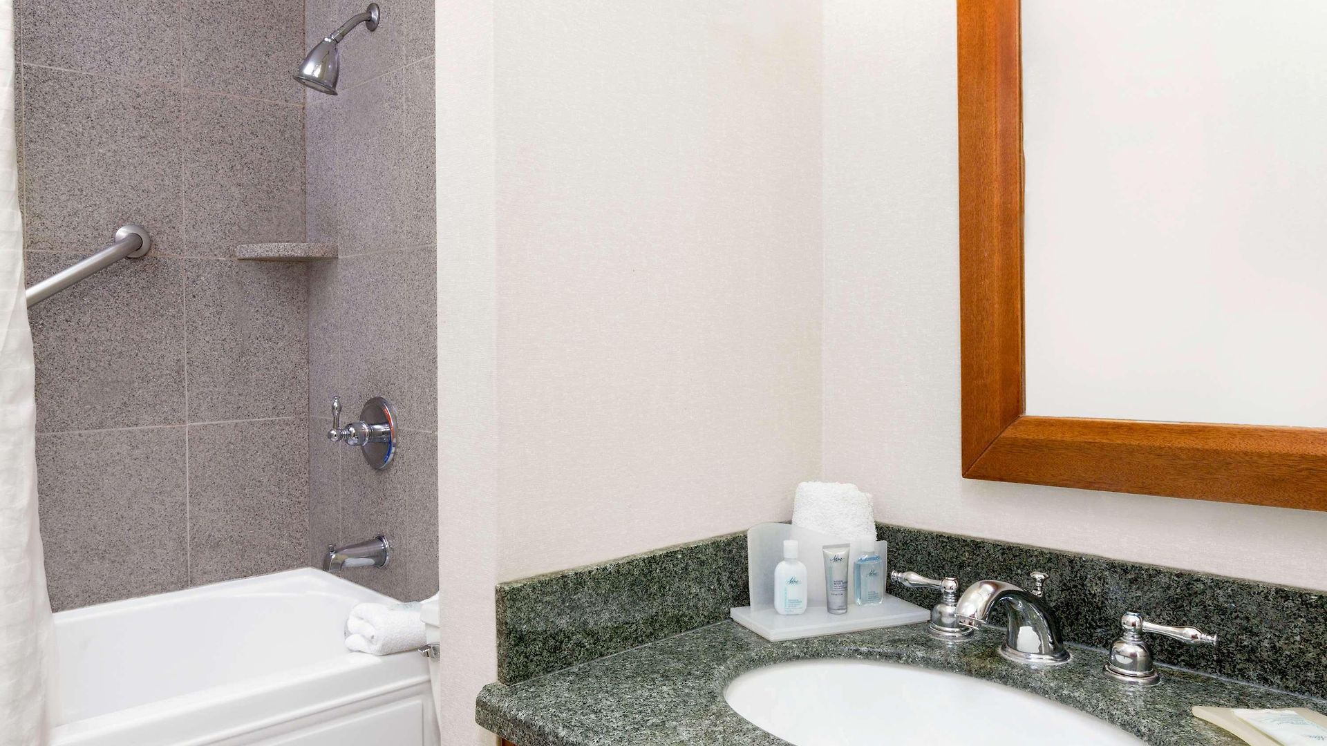 Hotel Wyndham Garden New Orleans Downtown 3*