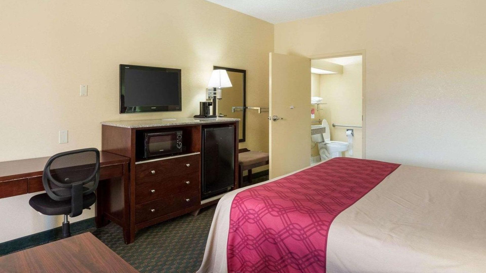 Rodeway & Gentilly Hotel 3*