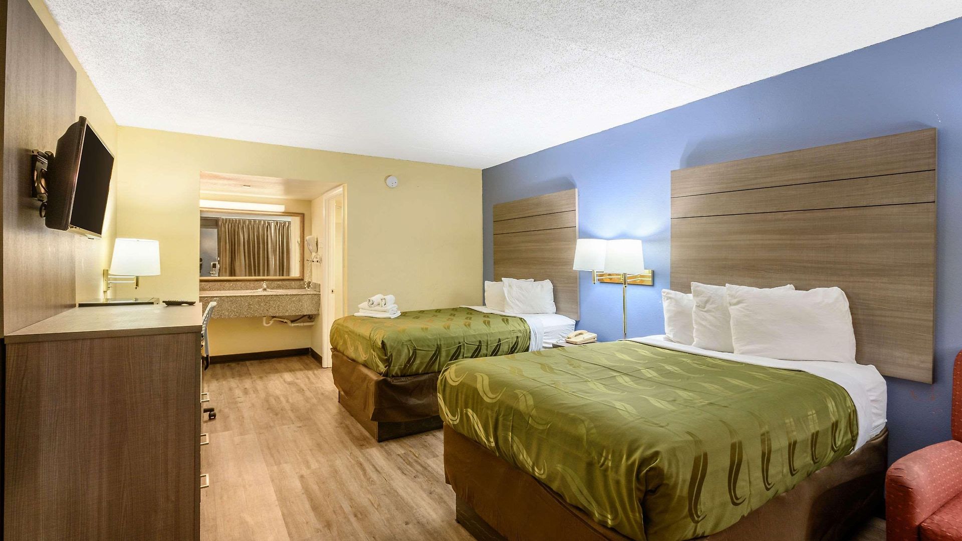Quality I-10 East Hotel 3*