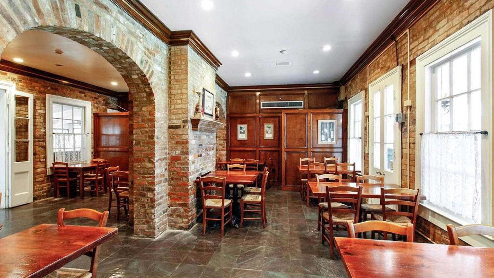 Maison Saint Charles New Orleans