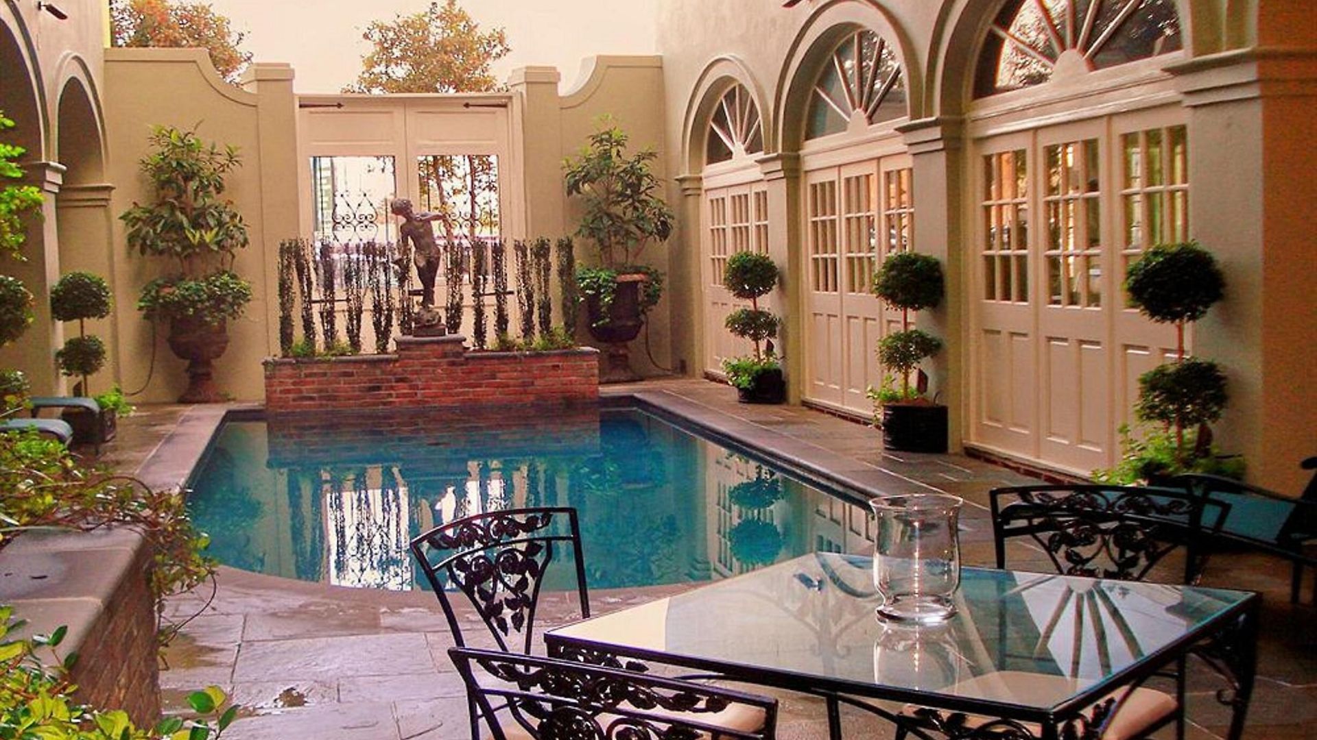 Bienville House Hotel